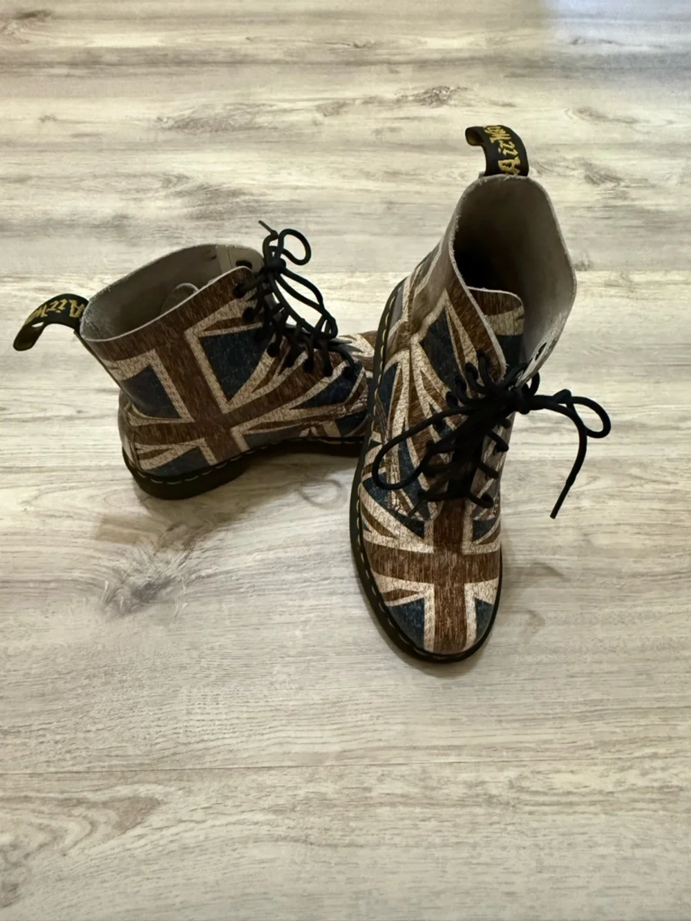 Dr. Martens 1460 Pascal Union Jack Boots USW 9 - Picture 3 of 7